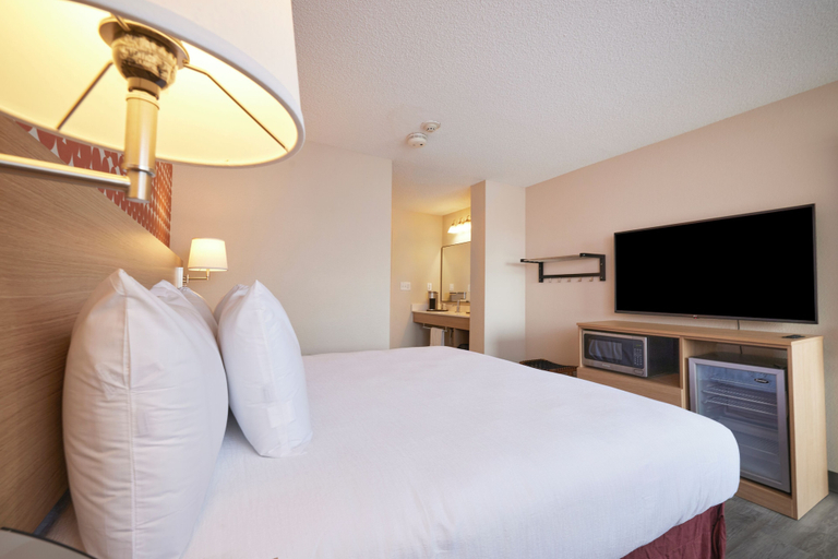 Bedroom 4, Olentangy Motor Inn, Franklin