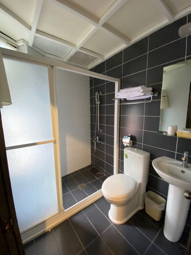 Bathroom 4, Hotel Queen, Taipei City