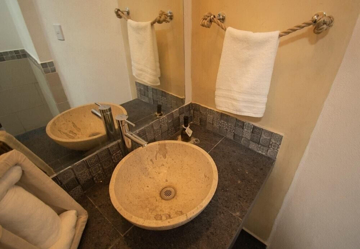 Bathroom 3, El Jardin de la Abuela, Querétaro