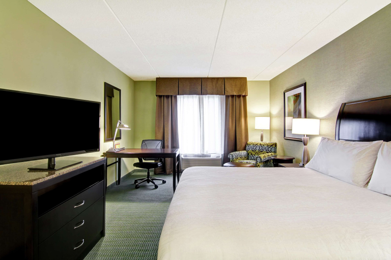Bedroom 3, Hilton Garden Inn Woodbridge, Prince William