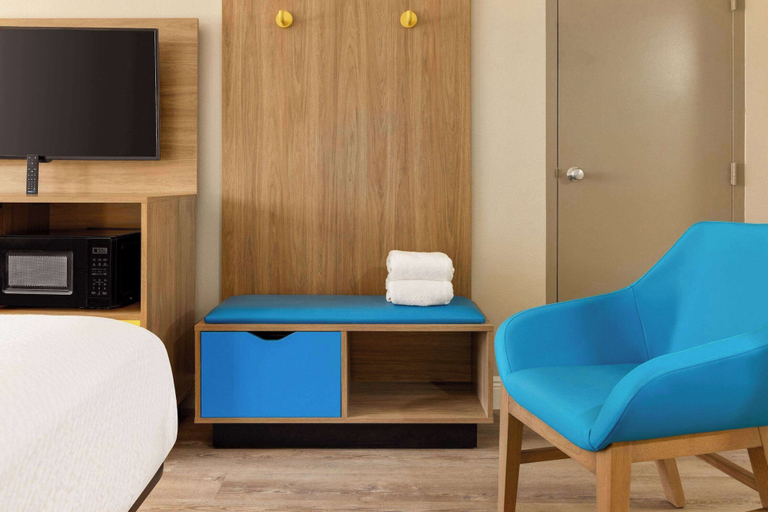 Bedroom 3, Days Inn by Wyndham McComb MS, Pike