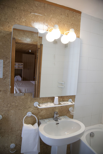 Bathroom 4, Hotel Lo Stambecco, Aosta