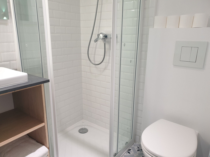 Bathroom 3, Hotel Des Bains, Seine-Maritime
