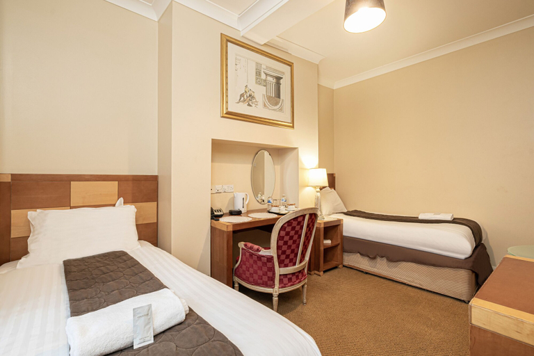 Bedroom 2, Barrington Lodge Hotel, West Sussex