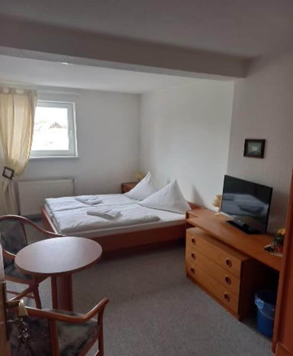 Bedroom 2, Gasthaus & Pension Zum Schwarzen Adler, Uckermark