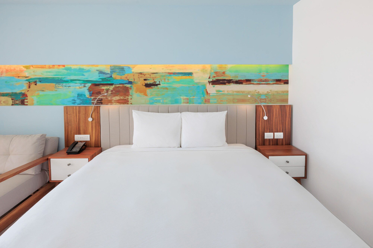 Bedroom 3, Courtyard By Marriott Mazatlan Beach Resort, Mazatlán