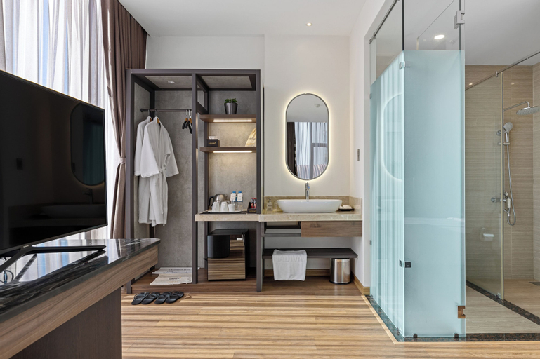 Bathroom 16