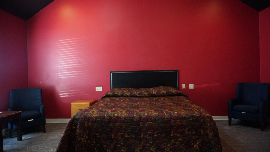 Bedroom 2, Post Road Inn Motel, Middlesex