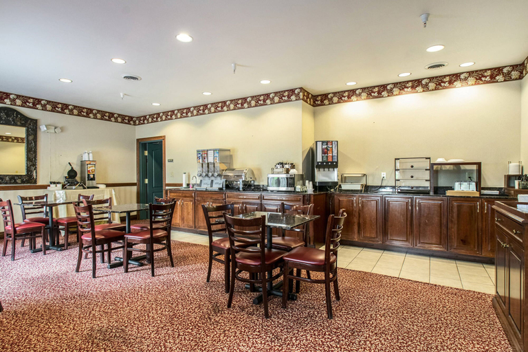 Food & Drinks 5, Country Inn & Suites by Radisson, Elkhart North, Elkhart