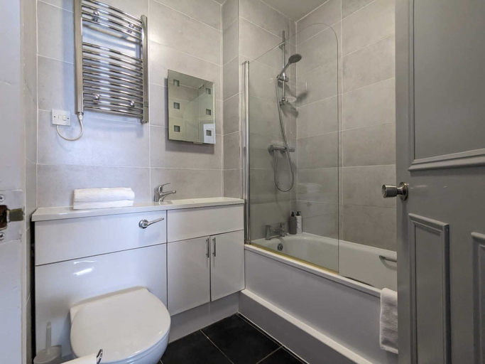 Bathroom 3, The Earl of Derby - Inn, Cambridgeshire