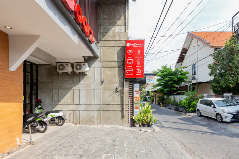 Exterior & Views 3, RedDoorz @ Manukan Surabaya, Surabaya