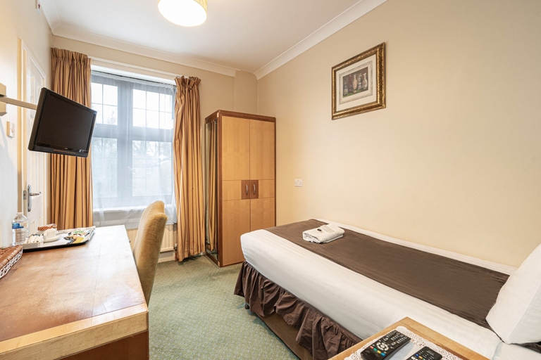 Bedroom 2, Barrington Lodge Hotel, West Sussex