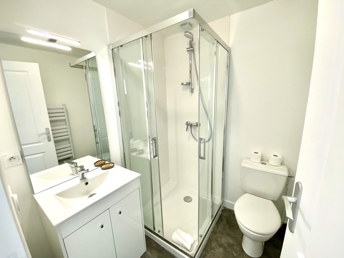 Bathroom 3, Comme chez soi - Deplacement Pro, Calvados