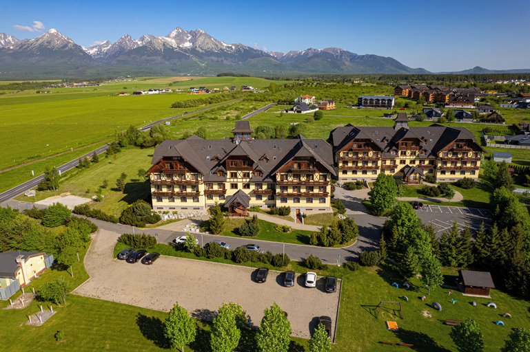 Exterior & Views