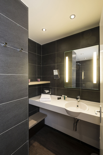 Bathroom 4, Hôtel & Spa - Thalazur Antibes, Alpes-Maritimes