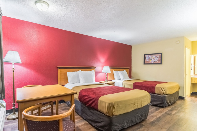 Bedroom 2, Econo Lodge Whiteville, NC, Columbus