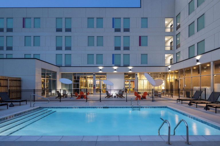 Sport & Beauty 5, Aloft by Marriott Oklahoma City Quail Springs, Oklahoma