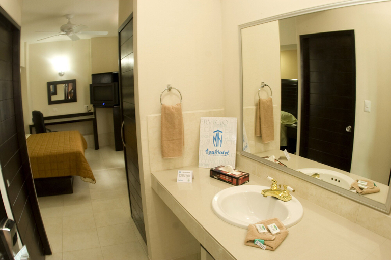 Bathroom 4, Maxihotel Business Class, Culiacán