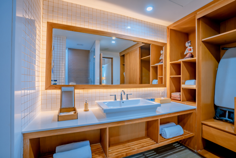 Bathroom 12