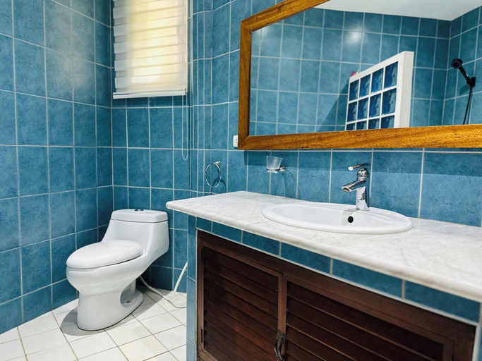 Bathroom 3, Aissatou Beach Resort, Malay
