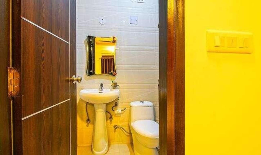 Bathroom, FabHotel TP Suites, Delhi