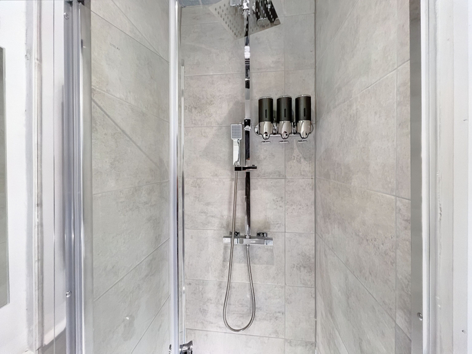 Bathroom 3, Erin Court Mansion -The Hideaway, London