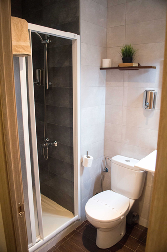 Bathroom 4, Hostal Alogar, Barcelona