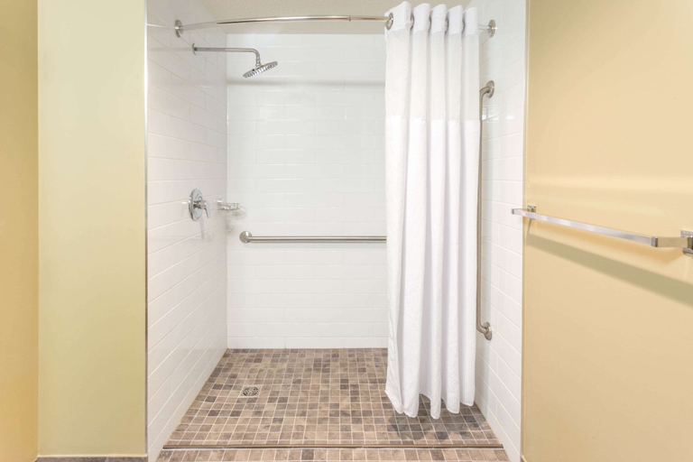 Bathroom 4, Microtel Inn & Suites By Wyndham Whitecourt, Division No. 13