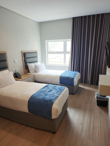 Bedroom 5, 12 Oceans Hotel and Conference Centre, eThekwini