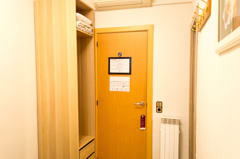Others 5, Hostal Alogar, Barcelona