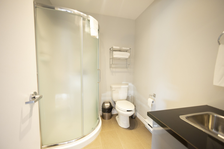 Bathroom 4, Le Chic-Urbain, Rouyn-Noranda