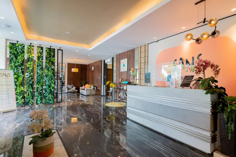 Others 2, Sans Hotel Box Mansion Surabaya by RedDoorz, Surabaya