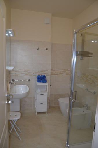 Bathroom 5, Ferriera 8, Alessandria
