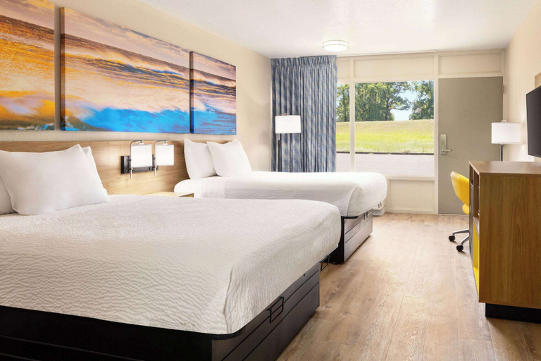 Bedroom 3, Days Inn by Wyndham McComb MS, Pike