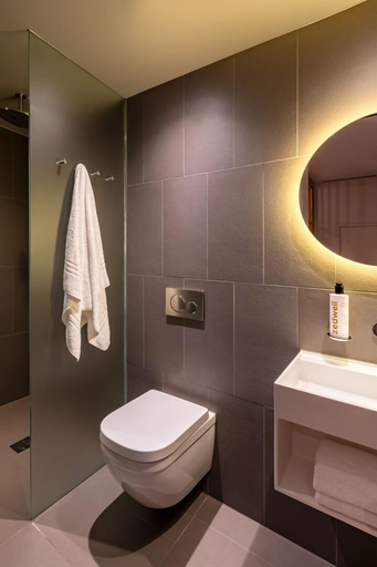 Bathroom 3, Zedwell Piccadilly Circus, London