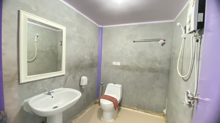 Bathroom 4, Phi Phi Don Chukit Resort, Mueang Krabi