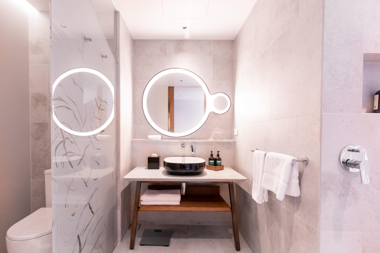 Bathroom 22