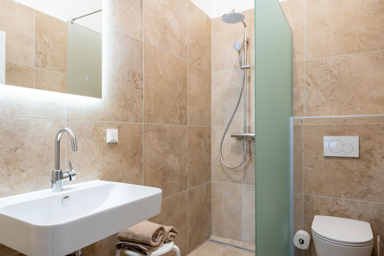 Bathroom 3, Pension Pannonia, Neusiedl am See