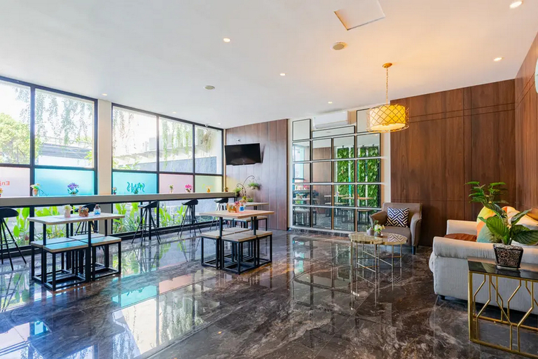 Food & Drinks, Sans Hotel Box Mansion Surabaya by RedDoorz, Surabaya