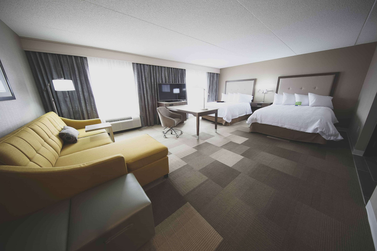 Bedroom 4, Hampton Inn & Suites by Hilton Bolton, Peel