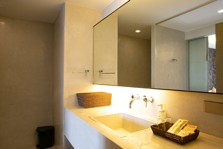 Bathroom 14