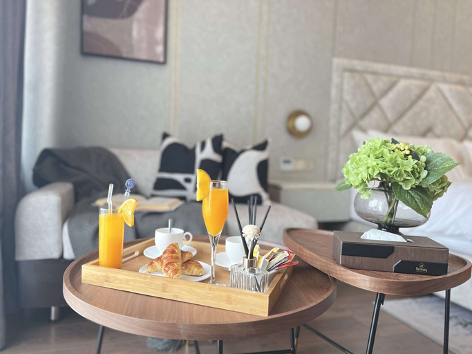 Food & Drinks