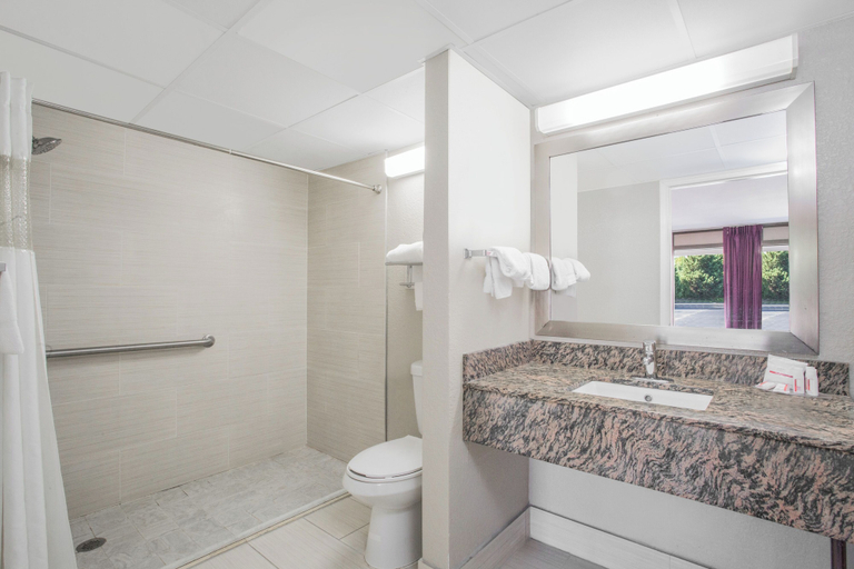 Bathroom 4, Ramada Hotel & Conference Center by Wyndham Edgewood, Harford