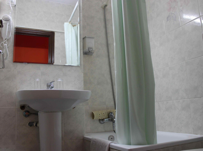 Bathroom 4, Hostal Alogar, Barcelona