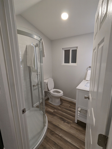 Bathroom 3, Snowy Mountain Inn, Carbon