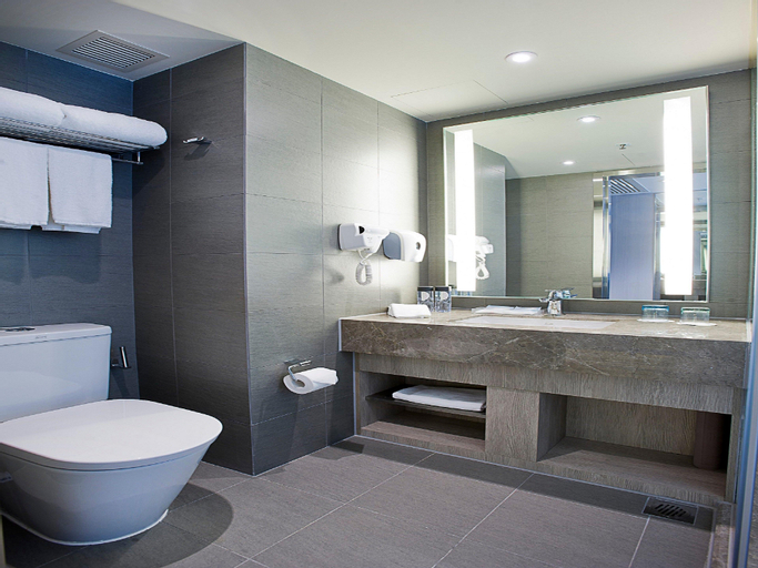 Bathroom 19