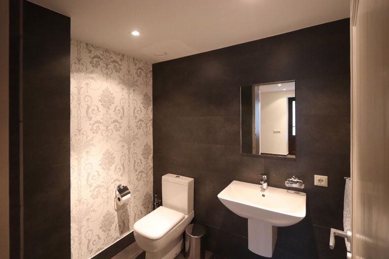 Bathroom 3, Teghenis Resort