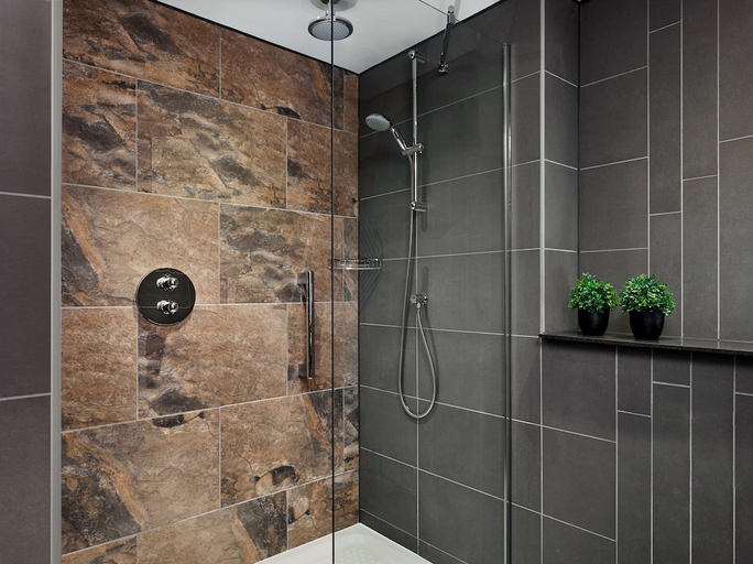 Bathroom 4, DoubleTree by Hilton Hotel Sheffield Park, Sheffield