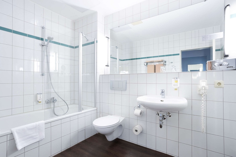 Bathroom 3, Best Western Hotel Bonneberg Das Tagungshotel, Herford