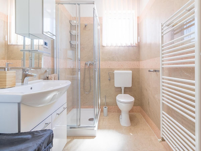 Bathroom 4, Luxury Villa Maxima, Marčana